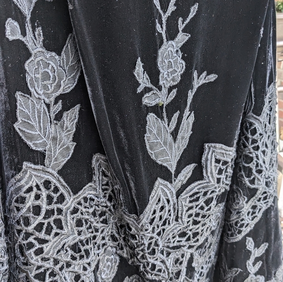 Designer Blk Velvet and Lace Gown by Basix sz 8. Strapless - Picture 9 of 9